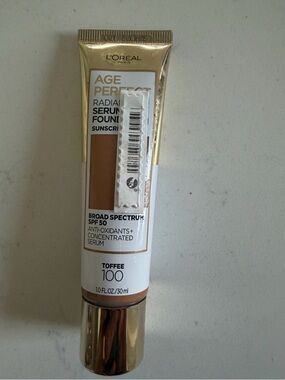 L'Oréal Age Perfect Radiant Serum Foundation SPF 50 - Toffee 100